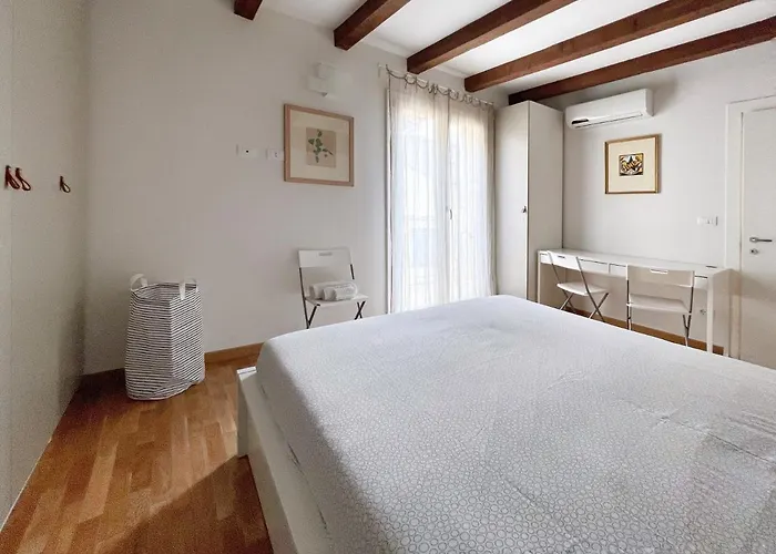 Ur Nest Santo Stefano 볼로냐